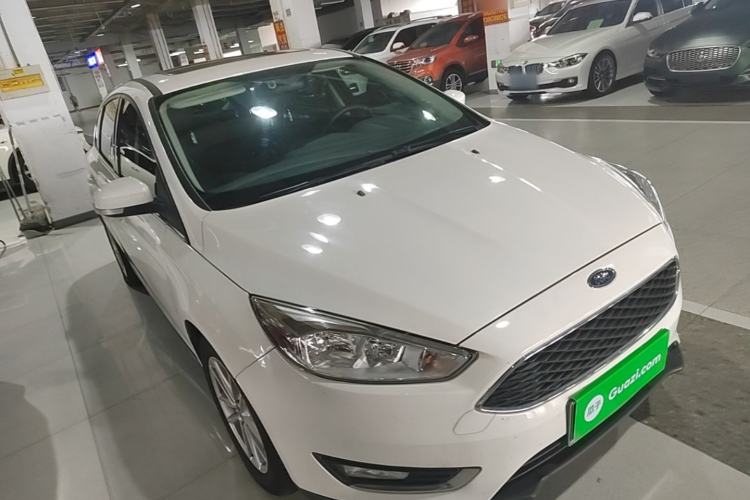 Used Ford Focus 2018 Hatchback Classic EcoBoost 180 Automatic Elite Model Front Right 45 Deg