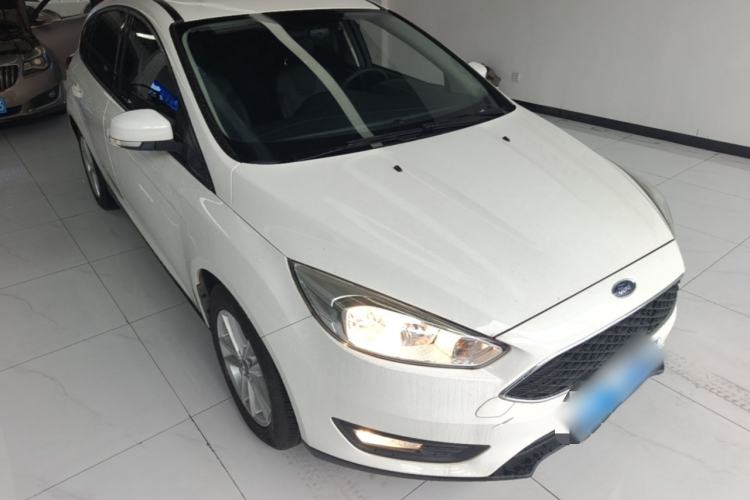 Used Ford Focus 2018 Hatchback Classic 1.6L Automatic Trendy SmartDrive Edition Front Right 45 Deg