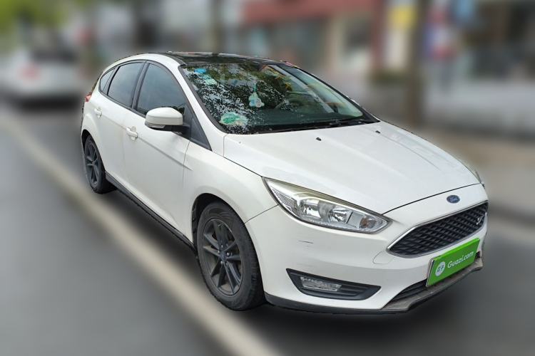 Used Ford Focus 2018 Hatchback Classic 1.6L Automatic Trendy SmartDrive Edition Front Right 45 Deg