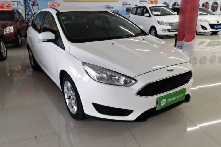 Used Ford Focus 2018 Hatchback Classic 1.6L Automatic Comfort Plus SmartDrive Edition Front Right 45 Deg
