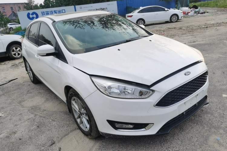 Used Ford Focus 2018 Two-Door Classic EcoBoost 125 Automatic Supercharged Style SmartDrive Edition Front Right 45 Deg