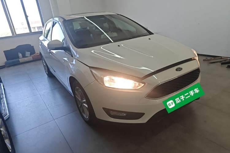 Used Ford Focus 2018 Hatchback Classic 1.6L Automatic Trendy SmartDrive Edition Front Right 45 Deg