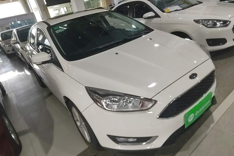 Used Ford Focus 2018 Hatchback Classic EcoBoost 180 Automatic Elite Model Front Right 45 Deg