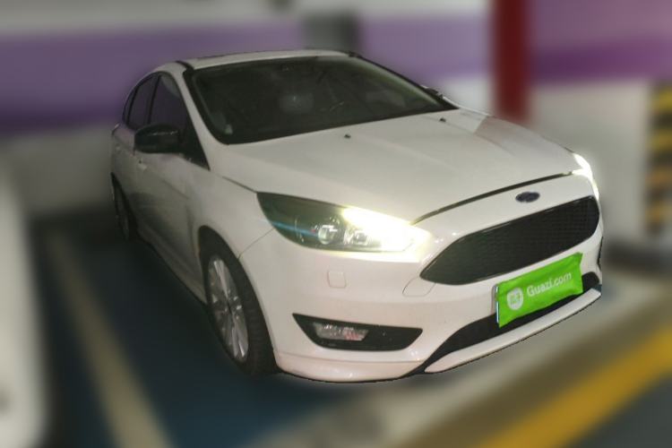 Used Ford Focus 2018 Hatchback Classic EcoBoost 180 Automatic Sport Edition Front Right 45 Deg