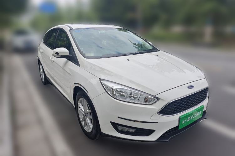 Used Ford Focus 2018 Hatchback Classic 1.6L Automatic Trendy SmartDrive Edition Front Right 45 Deg