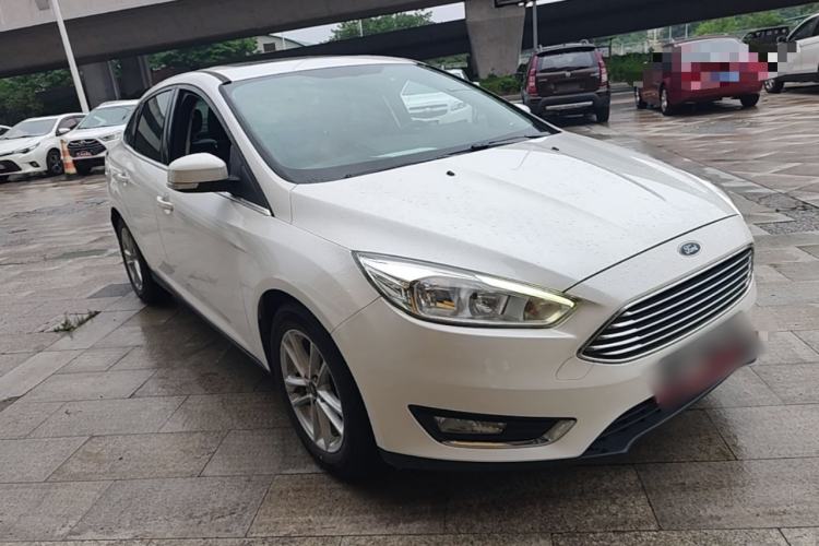 Used Ford Focus 2018 Sedan Classic EcoBoost 180 Automatic Elite Model Front Right 45 Deg