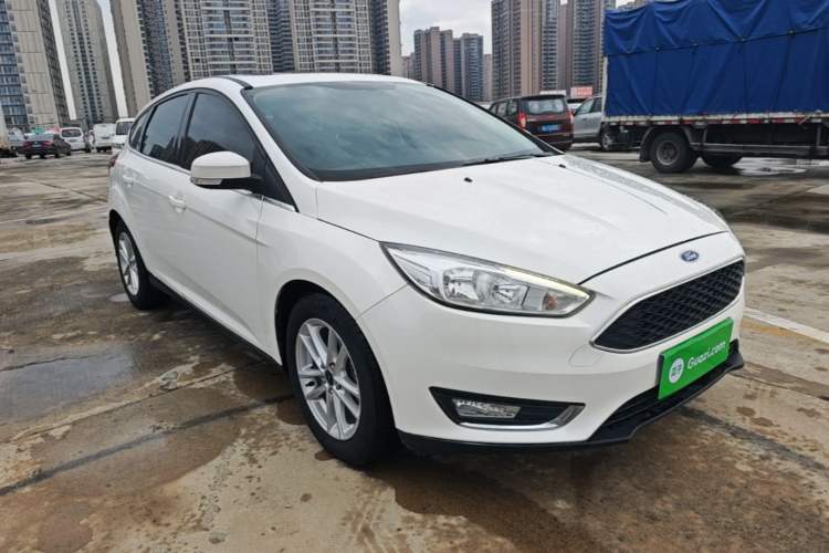 Used Ford Focus 2018 Hatchback Classic EcoBoost 180 Automatic Elite Model Front Right 45 Deg
