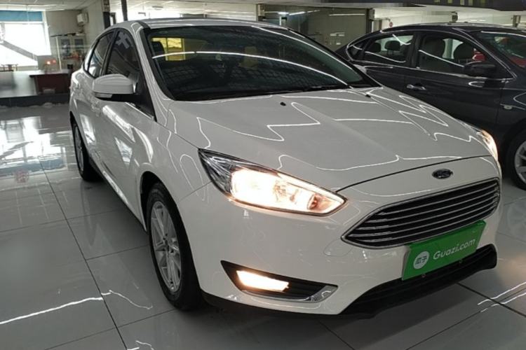 Used Ford Focus 2018 Sedan Classic EcoBoost 180 Automatic Elite Model Front Right 45 Deg