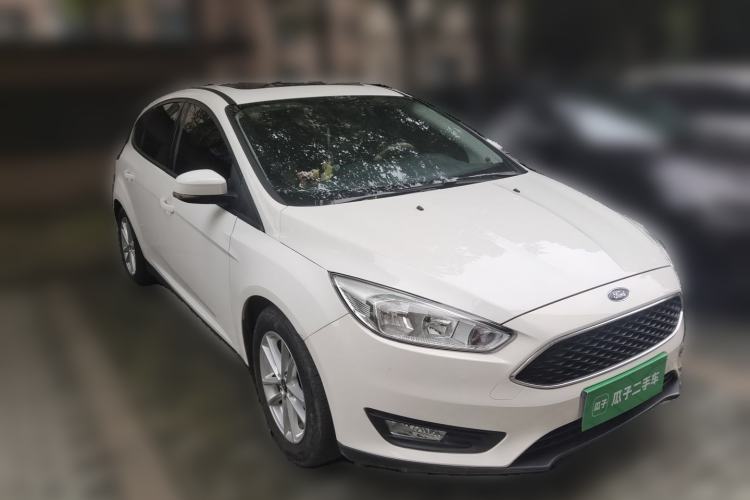 Used Ford Focus 2018 Hatchback Classic 1.6L Automatic Trendy SmartDrive Edition Front Right 45 Deg