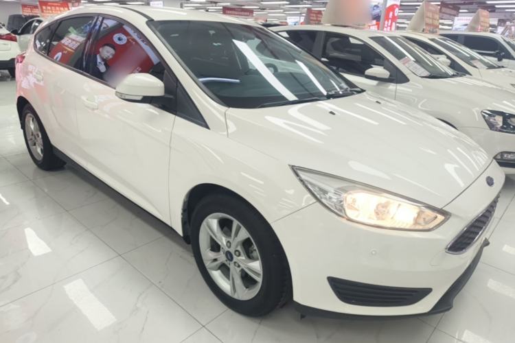 Used Ford Focus 2018 Hatchback Classic 1.6L Automatic Comfort Plus SmartDrive Edition Front Right 45 Deg