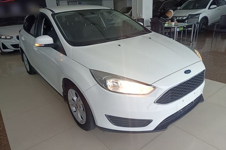 Used Ford Focus 2018 Hatchback Classic 1.6L Automatic Comfort Plus SmartDrive Edition Front Right 45 Deg