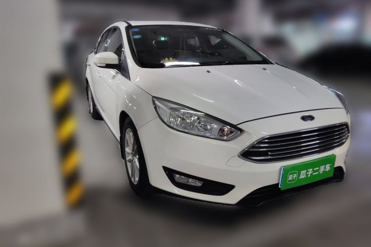 Used Ford Focus 2018 Sedan Classic 1.6L Automatic Trendy SmartDrive Edition Front Right 45 Deg