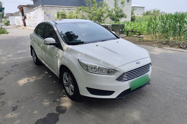 Used Ford Focus 2018 Sedan Classic 1.6L Manual Comfort Plus SmartDrive Edition Front Right 45 Deg