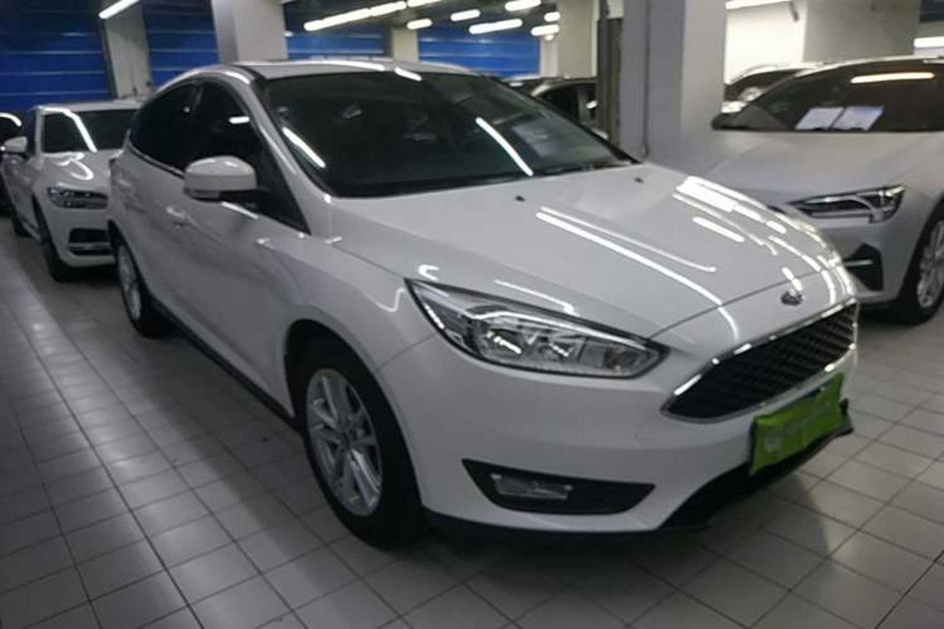 Used Ford Focus 2018 Hatchback Classic 1.6L Automatic Trendy SmartDrive Edition Front Right 45 Deg