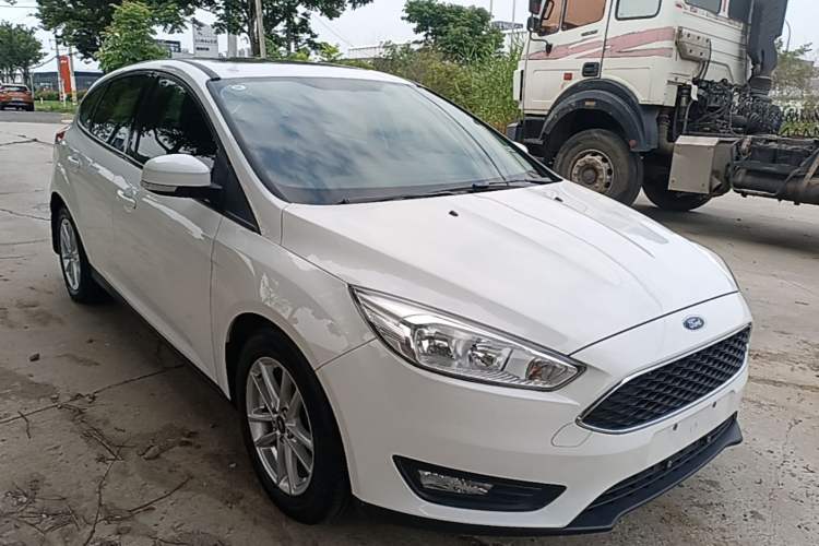 Used Ford Focus 2018 Hatchback Classic 1.6L Automatic Trendy SmartDrive Edition Front Right 45 Deg