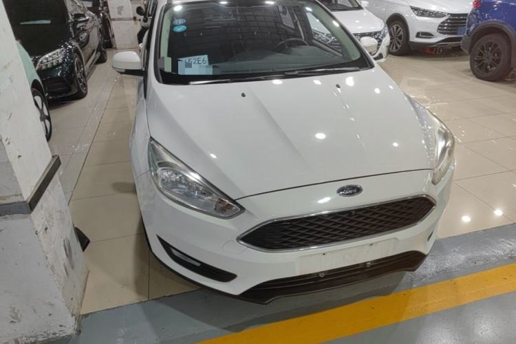 Used Ford Focus 2018 Hatchback Classic 1.6L Automatic Trendy SmartDrive Edition Front Right 45 Deg