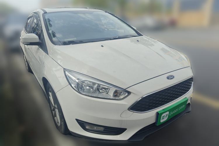 Used Ford Focus 2018 Two-Door Classic EcoBoost 125 Automatic Supercharged Style SmartDrive Edition Front Right 45 Deg