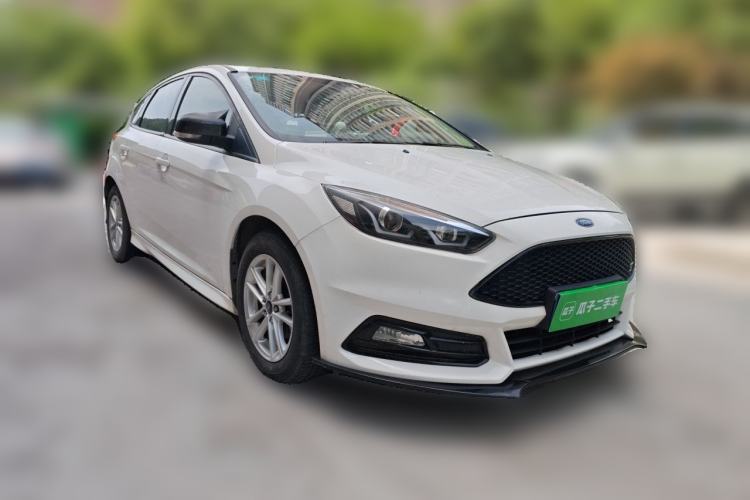 Used Ford Focus 2018 Hatchback Classic 1.6L Automatic Trendy SmartDrive Edition Front Right 45 Deg
