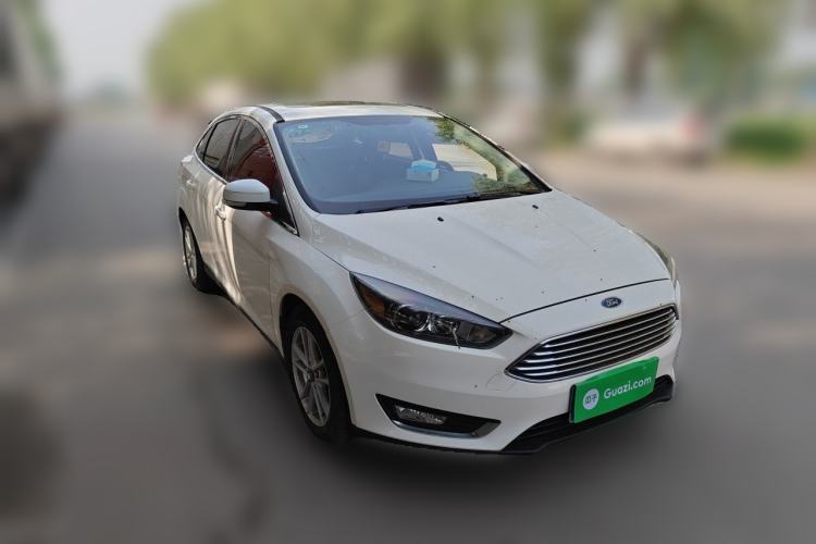 Used Ford Focus 2018 Sedan Classic 1.6L Automatic Trendy SmartDrive Edition Front Right 45 Deg