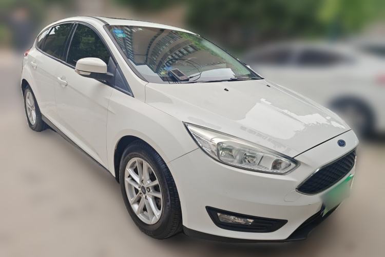 Used Ford Focus 2018 Hatchback Classic 1.6L Automatic Trendy SmartDrive Edition Front Right 45 Deg