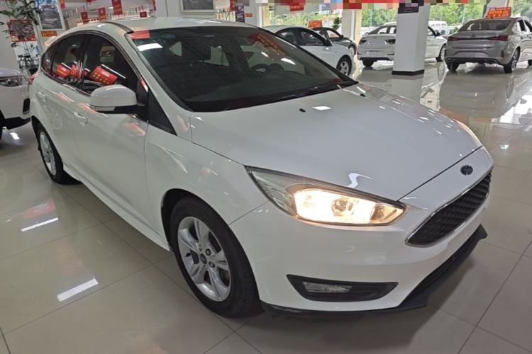 Used Ford Focus 2018 Hatchback Classic 1.6L Automatic Comfort Plus SmartDrive Edition Front Right 45 Deg