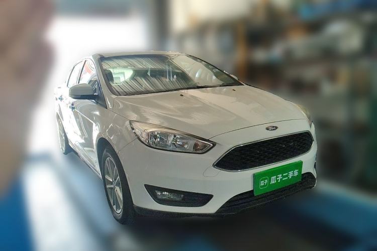 Used Ford Focus 2018 Hatchback Classic 1.6L Automatic Trendy SmartDrive Edition Front Right 45 Deg