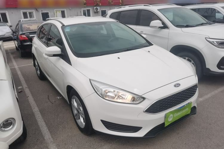 Used Ford Focus 2018 Hatchback Classic 1.6L Automatic Comfort Plus SmartDrive Edition Front Right 45 Deg