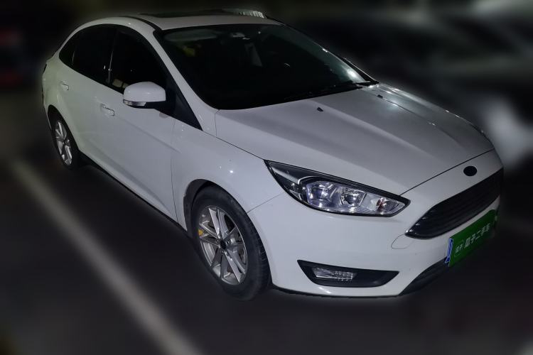 Used Ford Focus 2018 Sedan Classic 1.6L Automatic Trendy SmartDrive Edition Front Right 45 Deg