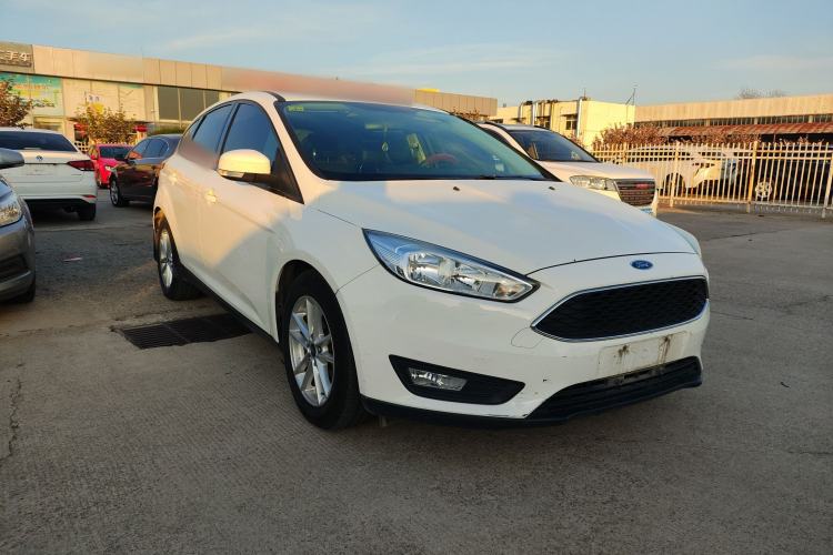 Used Ford Focus 2018 Two-Door Classic EcoBoost 125 Automatic Supercharged Style SmartDrive Edition Front Right 45 Deg