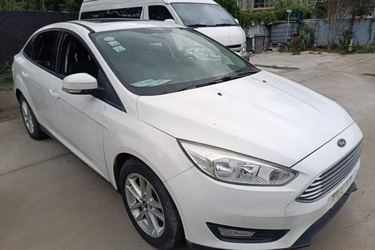 Used Ford Focus 2018 Sedan Classic 1.6L Automatic Trendy SmartDrive Edition Front Right 45 Deg