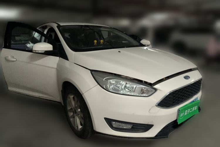 Used Ford Focus 2018 Hatchback Classic 1.6L Automatic Trendy SmartDrive Edition Front Right 45 Deg
