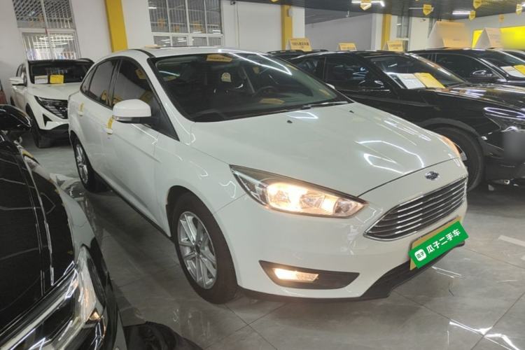Used Ford Focus 2018 Sedan Classic 1.6L Automatic Trendy SmartDrive Edition Front Right 45 Deg