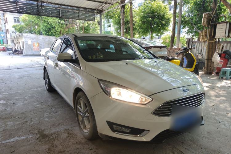 Used Ford Focus 2018 Sedan Classic EcoBoost 180 Automatic Elite Model Front Right 45 Deg