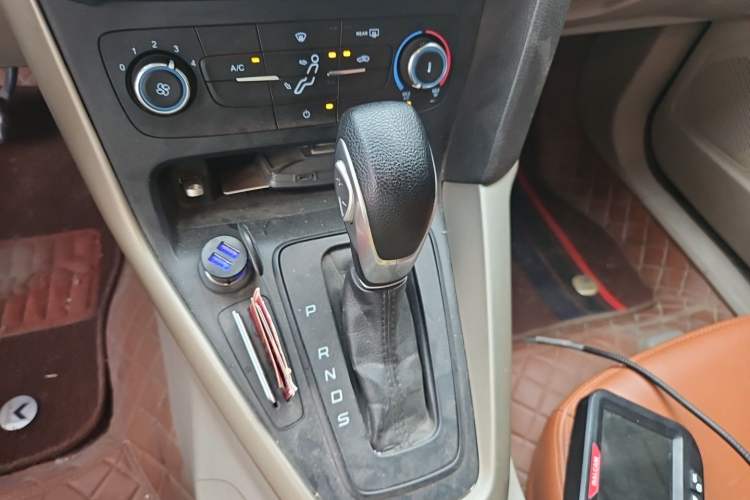 Used Ford Focus 2018 Sedan Classic 1.6L Automatic Comfort Plus Smart Drive Version Gear Lever