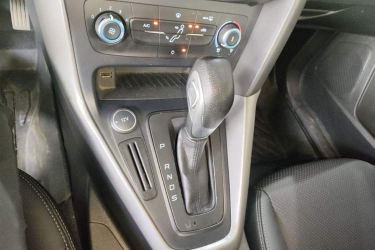 Used Ford Focus 2018 Hatchback Classic 1.6L Automatic Comfort Plus SmartDrive Edition Gear Lever