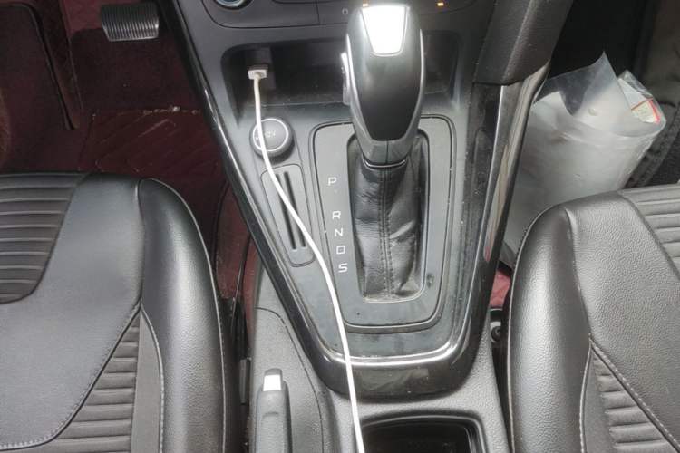 Used Ford Focus 2018 Hatchback Classic 1.6L Automatic Trendy SmartDrive Edition Gear Lever