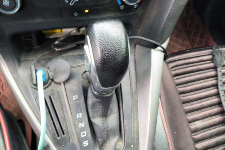 Used Ford Focus 2018 Hatchback Classic 1.6L Automatic Comfort Plus SmartDrive Edition Gear Lever