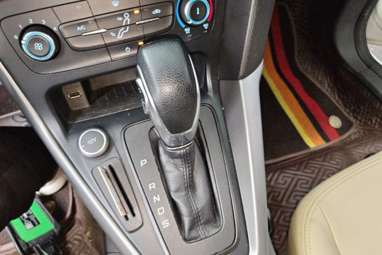Used Ford Focus 2018 Hatchback Classic 1.6L Automatic Comfort Plus SmartDrive Edition Gear Lever