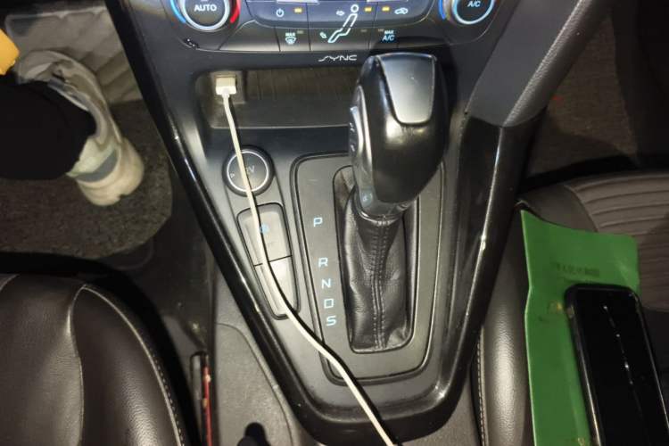 Used Ford Focus 2018 Sedan Classic EcoBoost 180 Automatic Elite Model Gear Lever