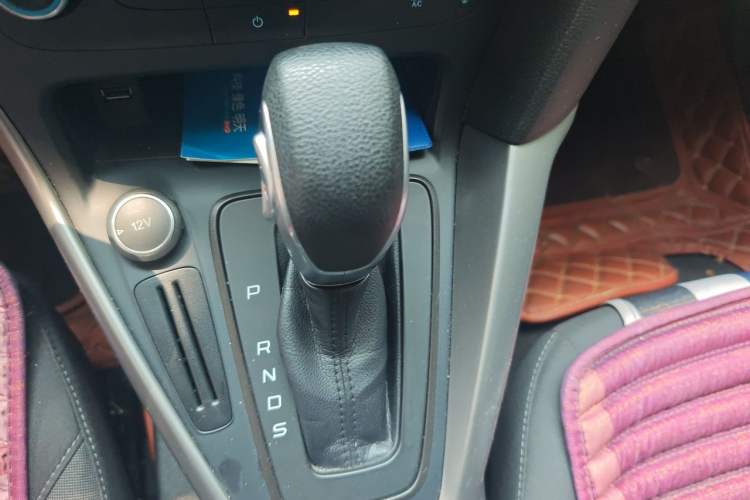 Used Ford Focus 2018 Hatchback Classic 1.6L Automatic Comfort Plus SmartDrive Edition Gear Lever