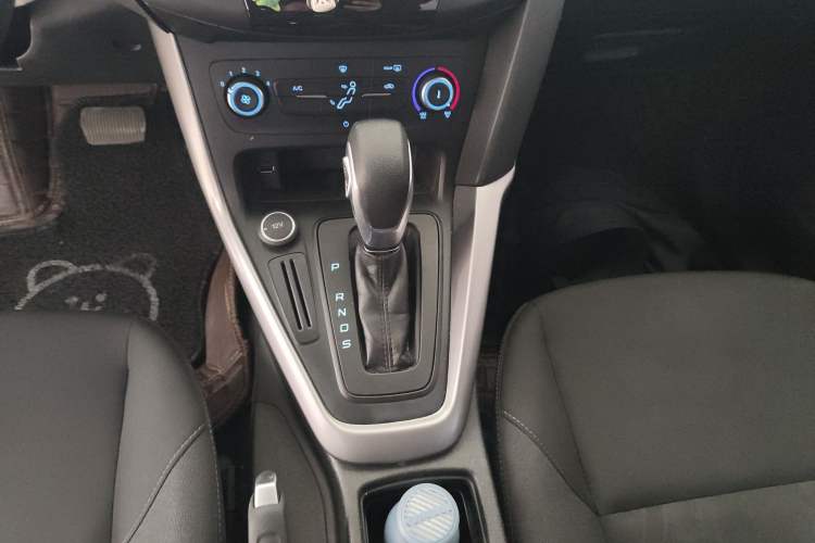 Used Ford Focus 2018 Hatchback Classic 1.6L Automatic Comfort Plus SmartDrive Edition Gear Lever