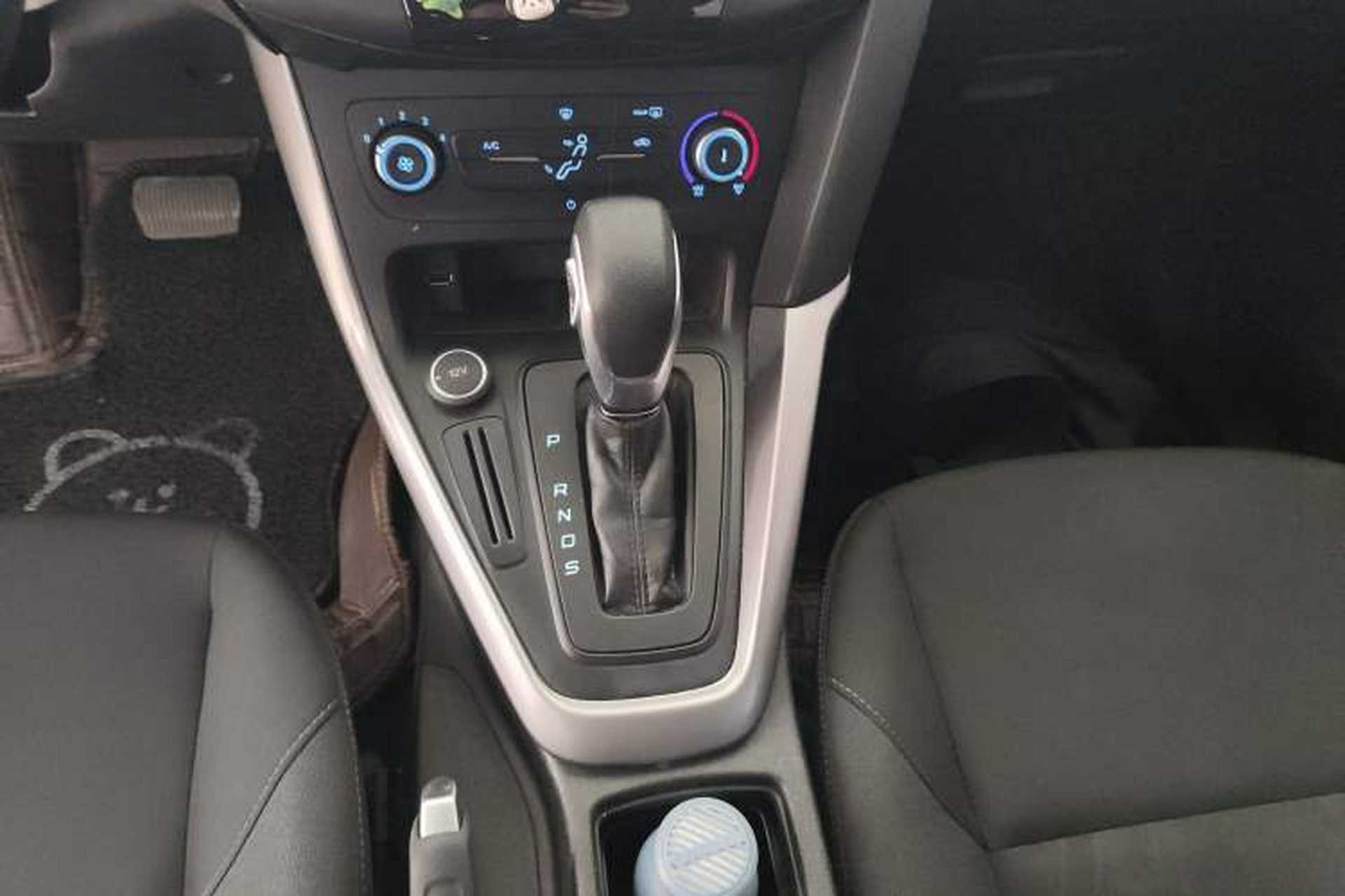 Used Ford Focus 2018 Hatchback Classic 1.6L Automatic Comfort Plus SmartDrive Edition Gear Lever