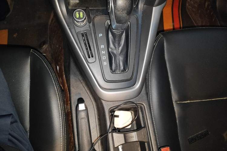 Used Ford Focus 2018 Hatchback Classic 1.6L Automatic Comfort Plus SmartDrive Edition Gear Lever