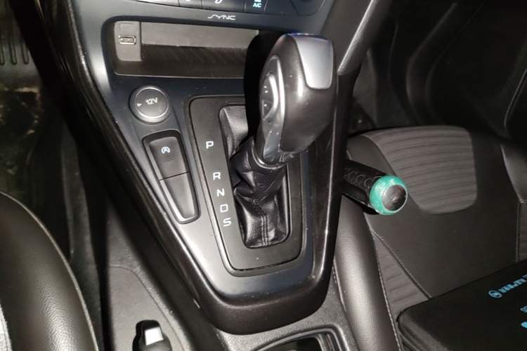 Used Ford Focus 2018 Hatchback Classic EcoBoost 180 Automatic Elite Model Gear Lever