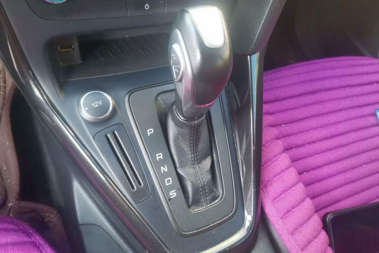 Used Ford Focus 2018 Hatchback Classic 1.6L Automatic Trendy SmartDrive Edition Gear Lever