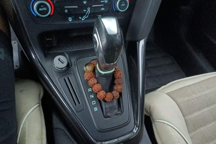 Used Ford Focus 2018 Hatchback Classic 1.6L Automatic Trendy SmartDrive Edition Gear Lever