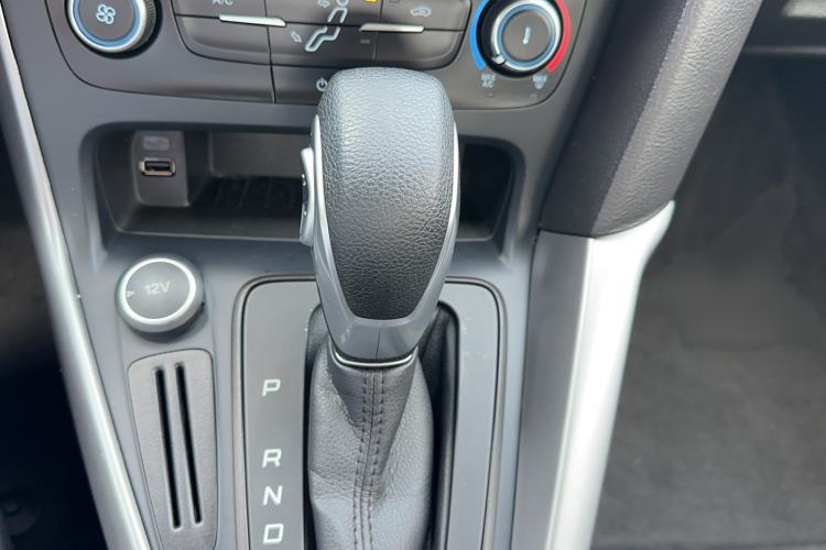 Used Ford Focus 2018 Hatchback Classic 1.6L Automatic Comfort Plus SmartDrive Edition Gear Lever