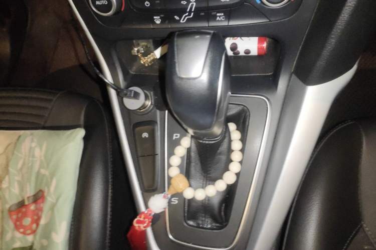 Used Ford Focus 2018 Hatchback Classic EcoBoost 180 Automatic Sport Edition Gear Lever