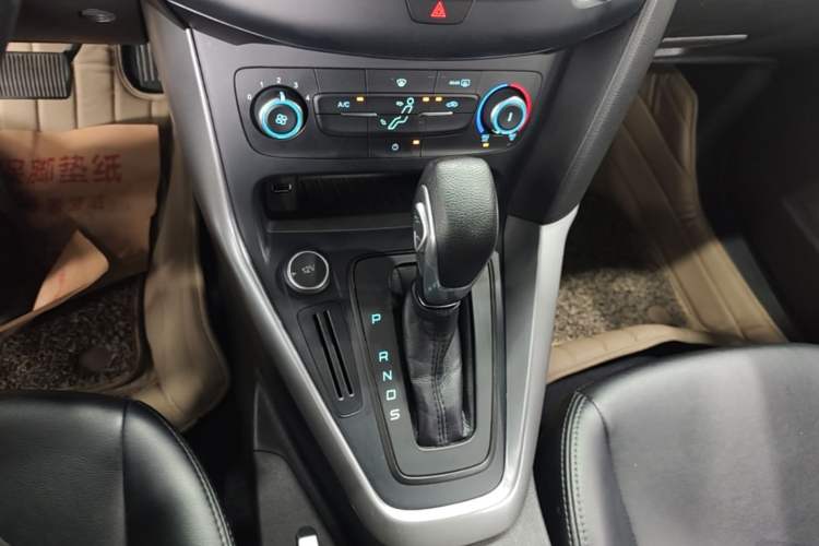 Used Ford Focus 2018 Hatchback Classic 1.6L Automatic Comfort Plus SmartDrive Edition Gear Lever