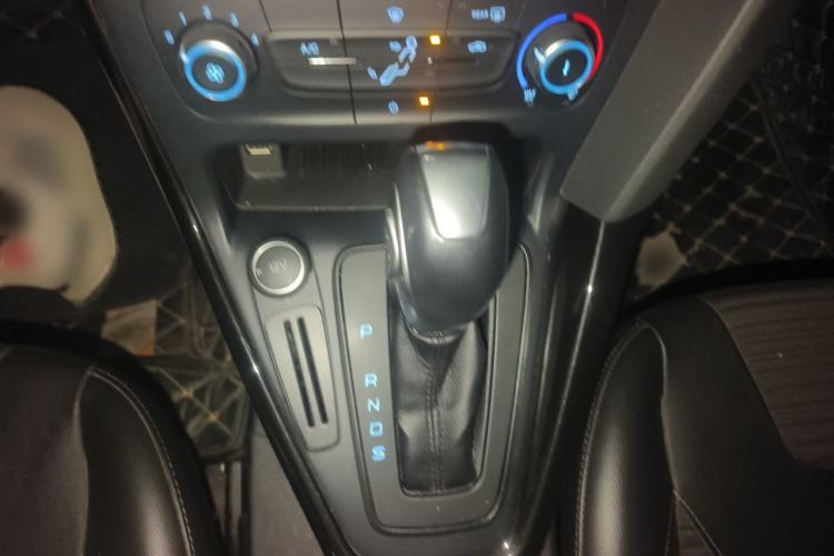 Used Ford Focus 2018 Sedan Classic 1.6L Automatic Trendy SmartDrive Edition Gear Lever